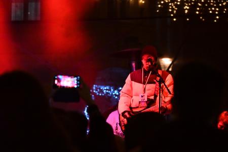 Včeraj je prvi koncert Pravljičnega Kamnik privabil število obiskovalcev (94)